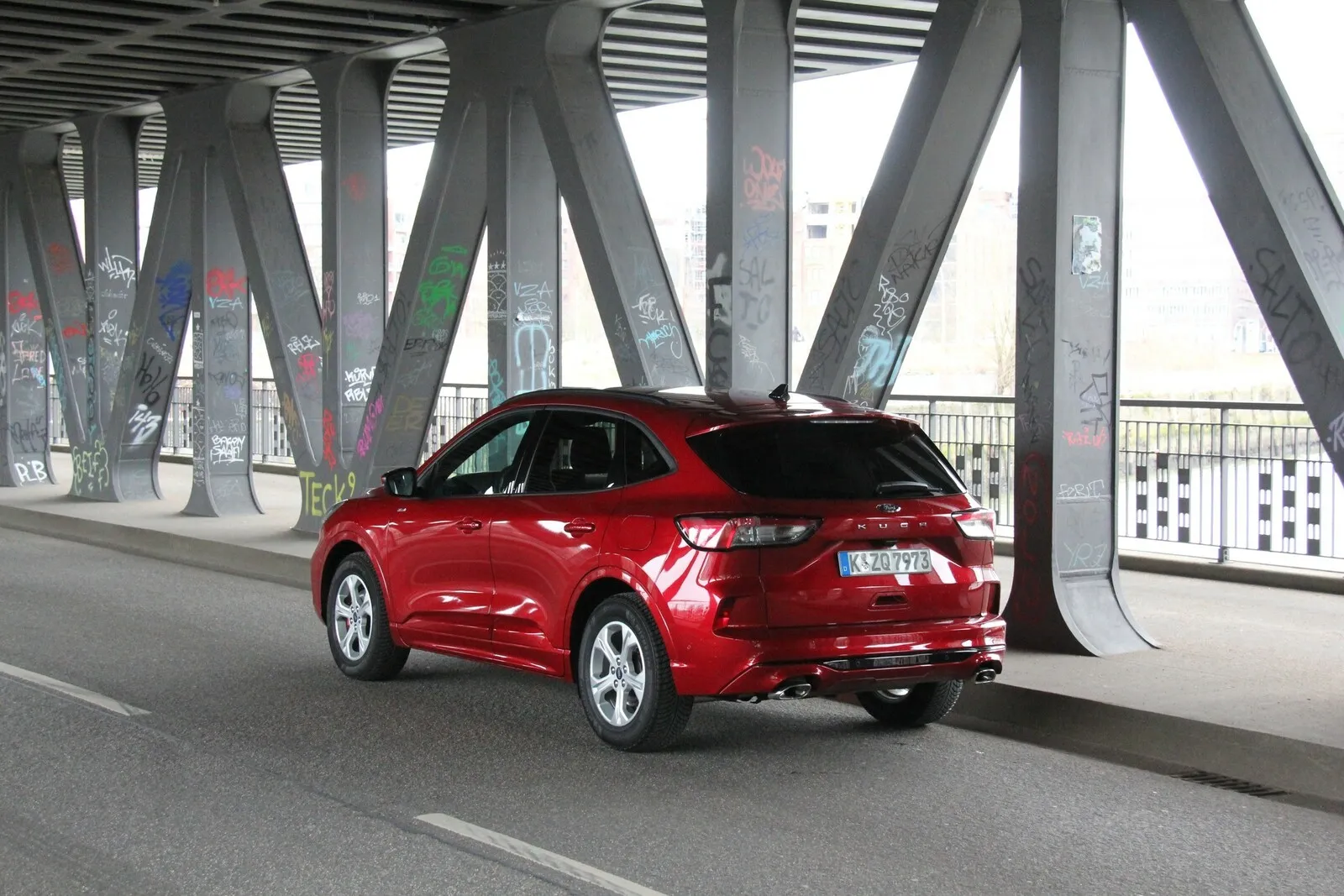Schräges Kuga-Heck im Stile des Ford Focus Turnier.