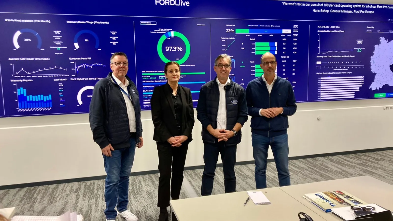 Jeffrey Scott, Claudia Vogt, Michael Anton und Isfried Hennen (vl.). stellten das Kölner Ford-Liive-Center vor.