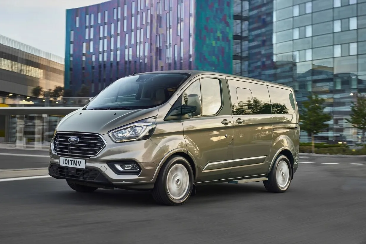 Platz 12 mit 40,3 Prozent Händlereinkaufswert: der Ford Tourneo Custom L2 2.0 TDCi Trend.