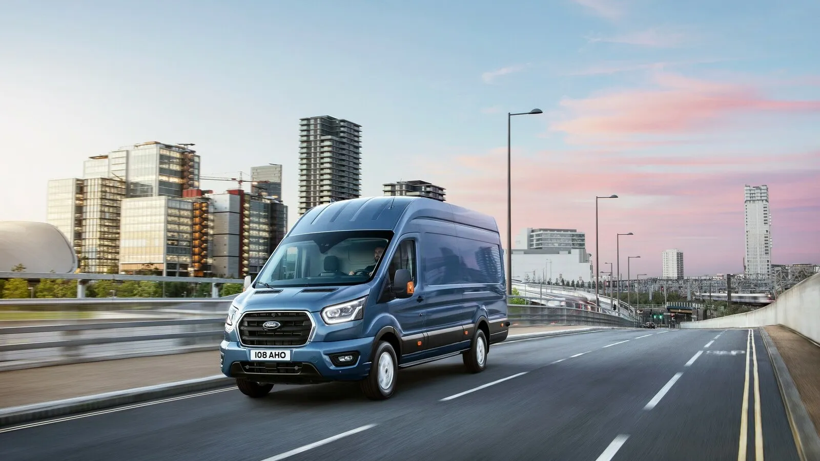Ford Transit 290 2.0 TDCI L3H2: Der Kölner mit 130 PS verursacht über drei Jahre insgesamt rund 1.690 Euro Wartungskosten.