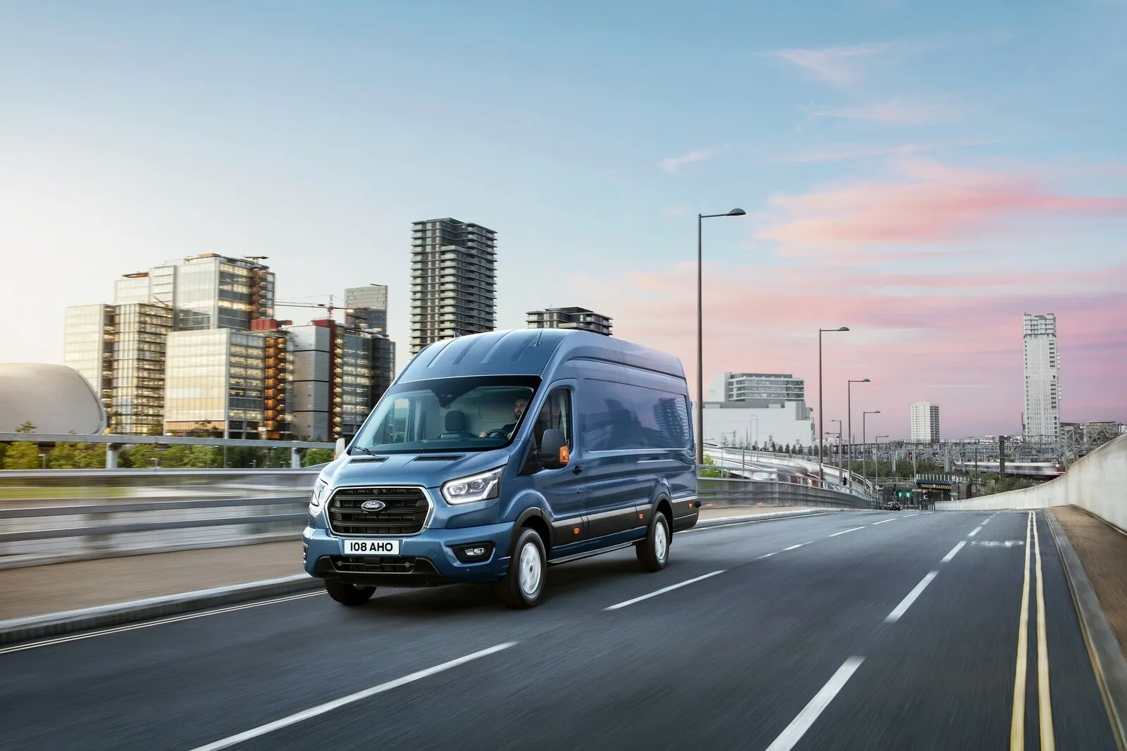 Ford Transit 290 2.0 TDCI L3H2: Der Kölner mit 130 PS verursacht über drei Jahre insgesamt rund 1.690 Euro Wartungskosten.