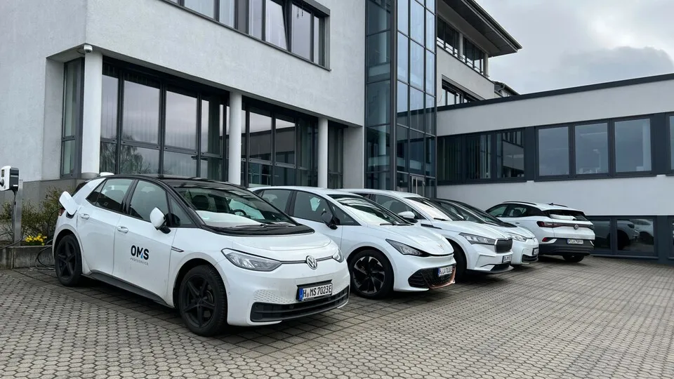 OMS Prüfservice setzt auf Ganzheitlichkeit: Elektromobilität ist dabei nur eine von vielen Säulen.