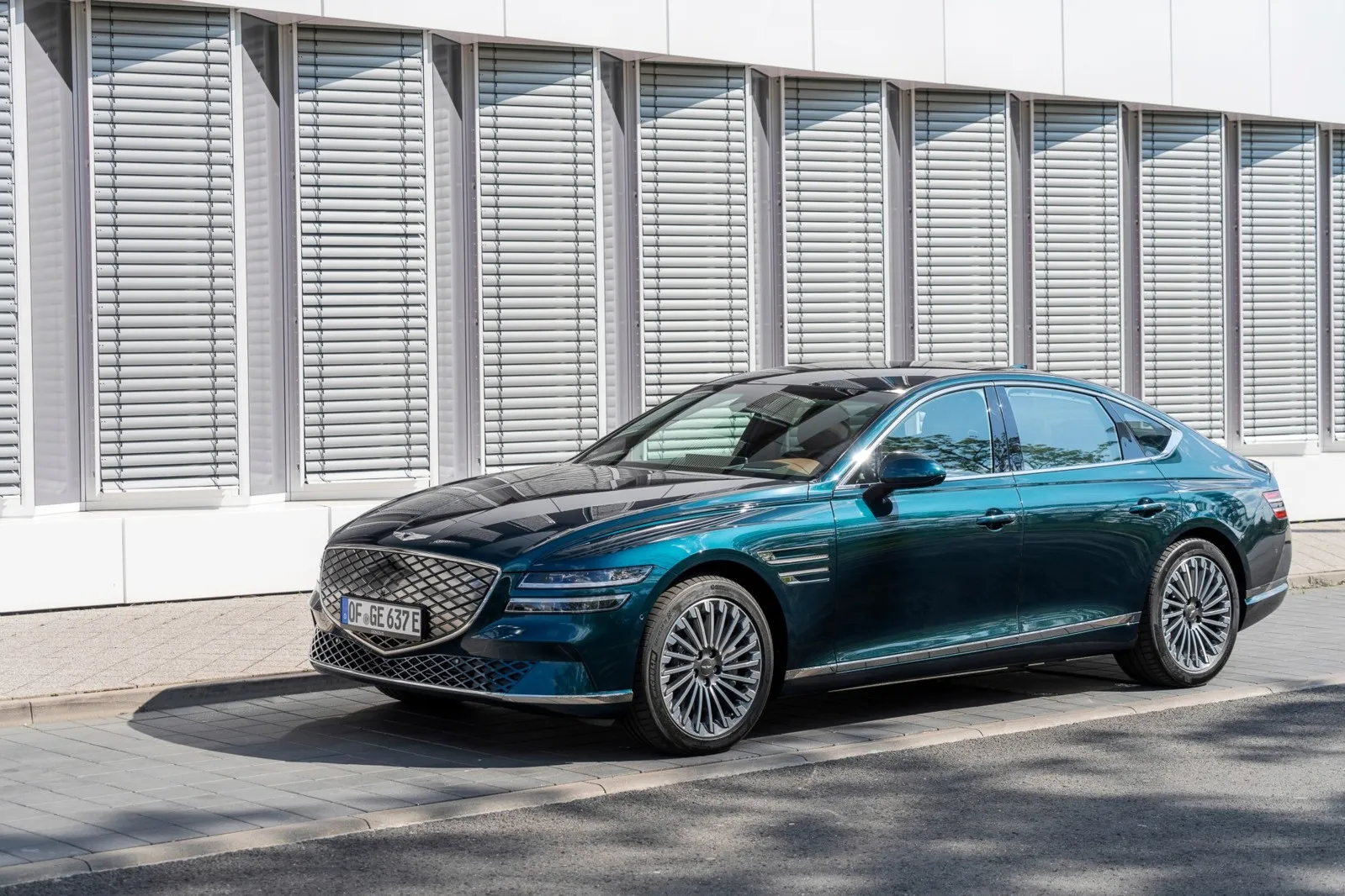 Genesis Electrified G80: Mit Elektroantrieb ist der Genesis G80 über die Laufzeit in der Wartung drei Euro teurer als sein Elektro-Pendant – und bewegt sich damit ebenfalls praktisch gleichauf mit dem Mercedes EQE.