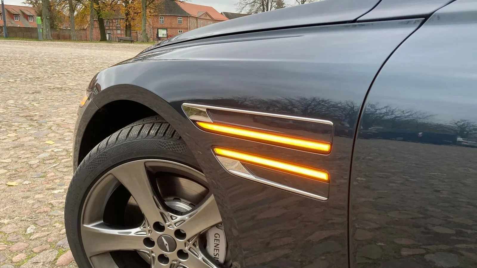 … sogar die seitlichen Blinkleuchten des G80 kommen in diesem Design.