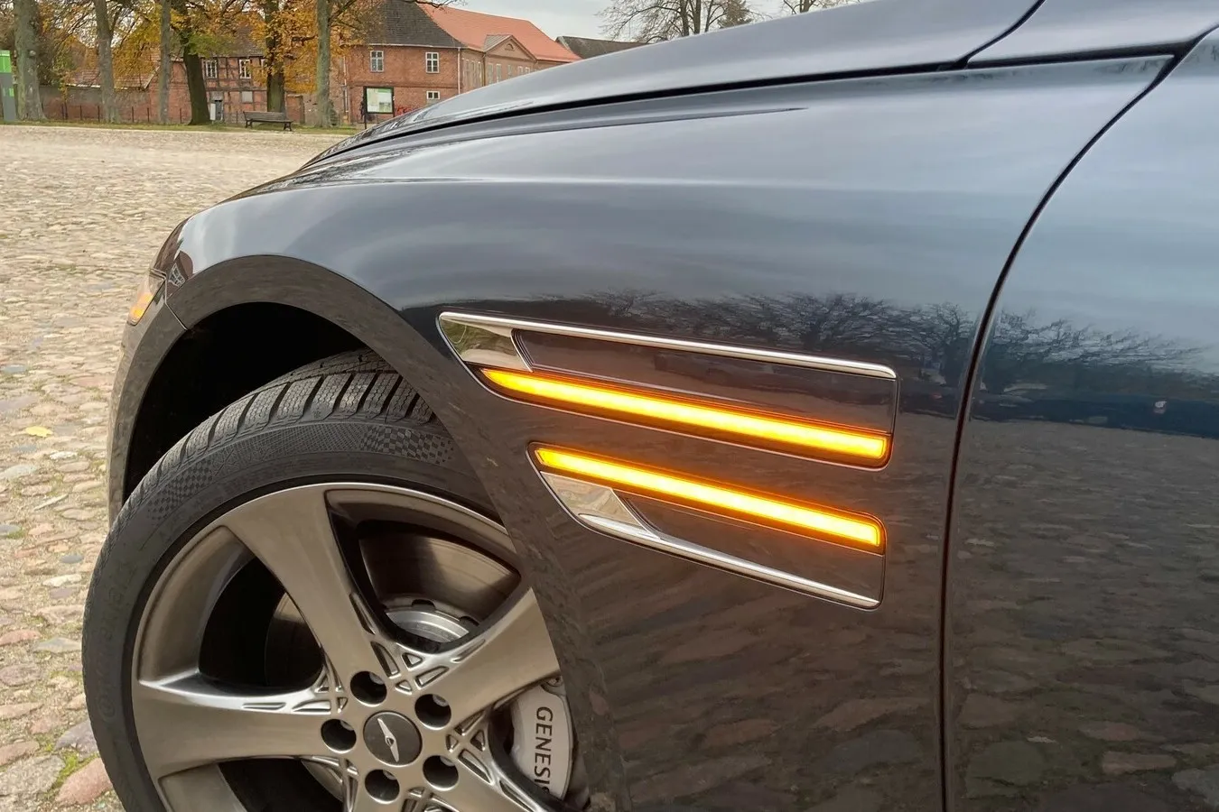 … sogar die seitlichen Blinkleuchten des G80 kommen in diesem Design.