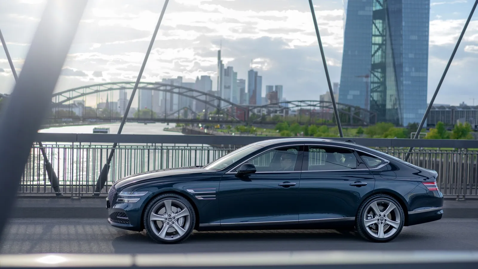 Genesis G80 2.5T AWD: 1.930 Euro Wartungskosten in drei Jahren für die koreanische Benziner-Limousine. De facto teilt sich der Genesis den Silberplatz mit dem Mercedes.