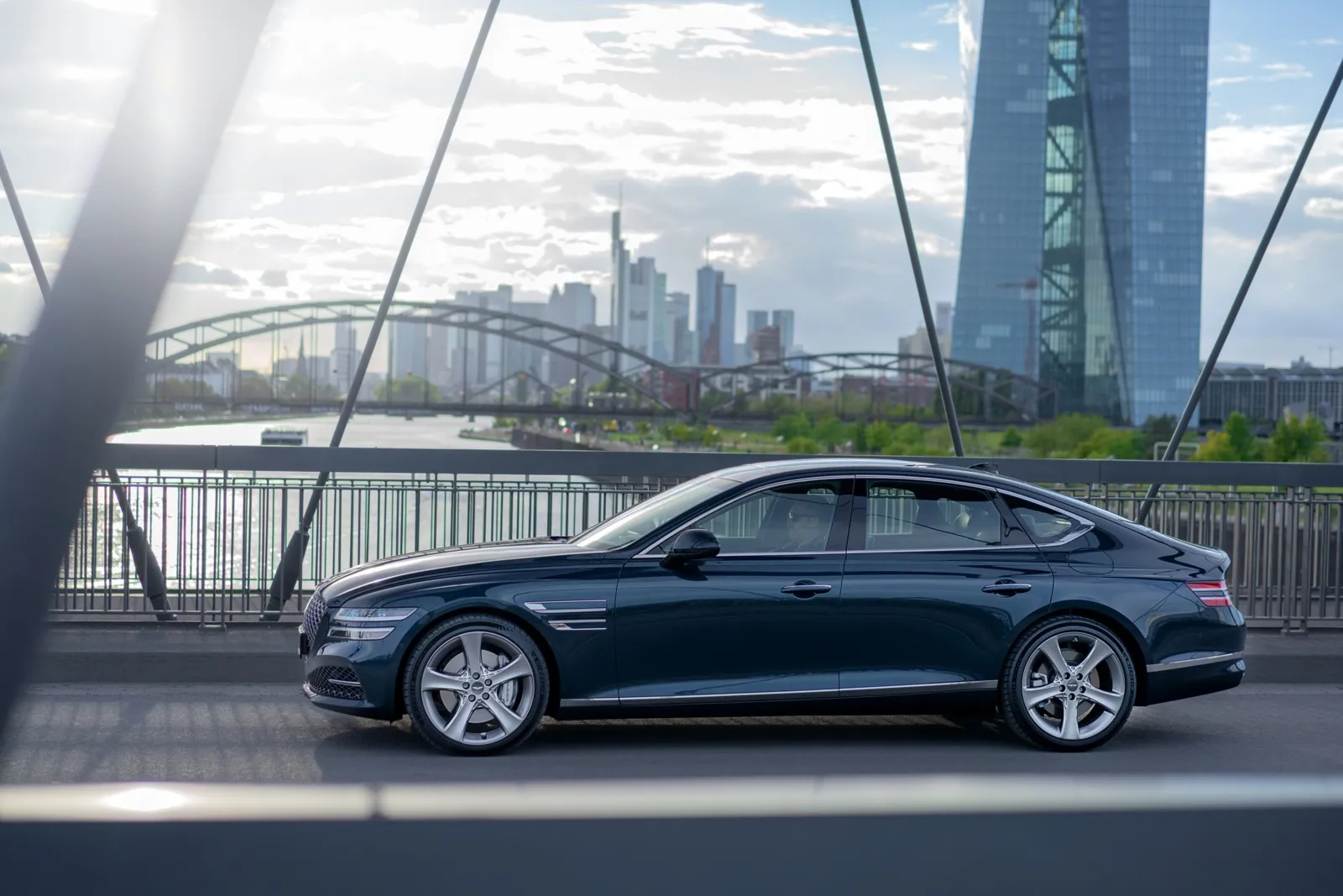 Genesis G80 2.5T AWD: 1.930 Euro Wartungskosten in drei Jahren für die koreanische Benziner-Limousine. De facto teilt sich der Genesis den Silberplatz mit dem Mercedes.