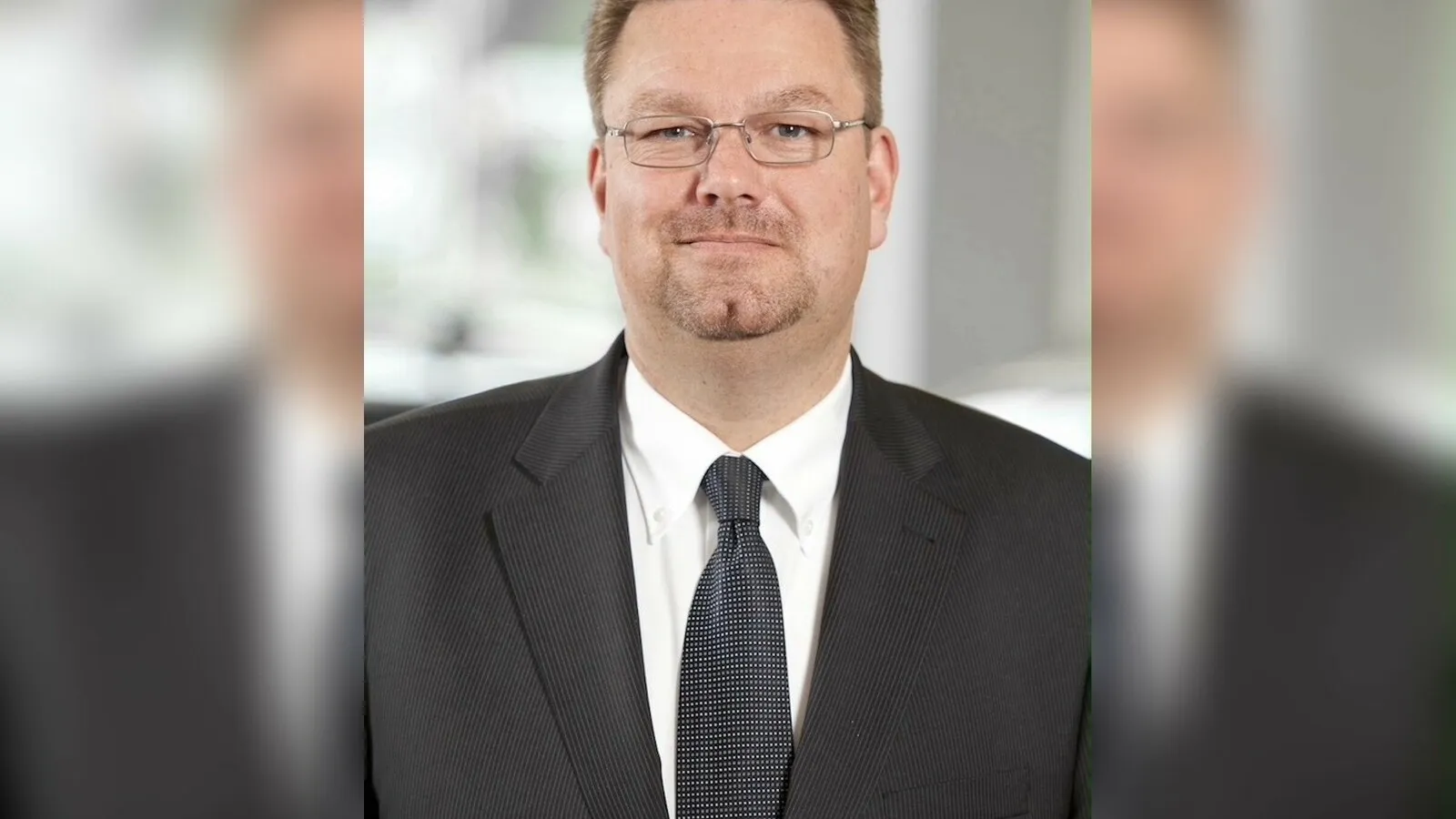 „Die bisher bei Unternehmen recht einseitige Fokussierung auf das Automobil als Mobilitätslösung, wird zukünftig durch alternative Mobilitätsangebote ergänzt werden und damit die Mobilität bedarfsgerechter, zum Vorteil für Mitarbeiter und nach Einsatzzweck gestaltet. Das Megathema dabei ist, die Transformation zielsicher zu gestalten“, sagt Horst Hirte, Business Development Manager Fleetmanagement, Fleetcar + Service Community GmbH & Co.KG