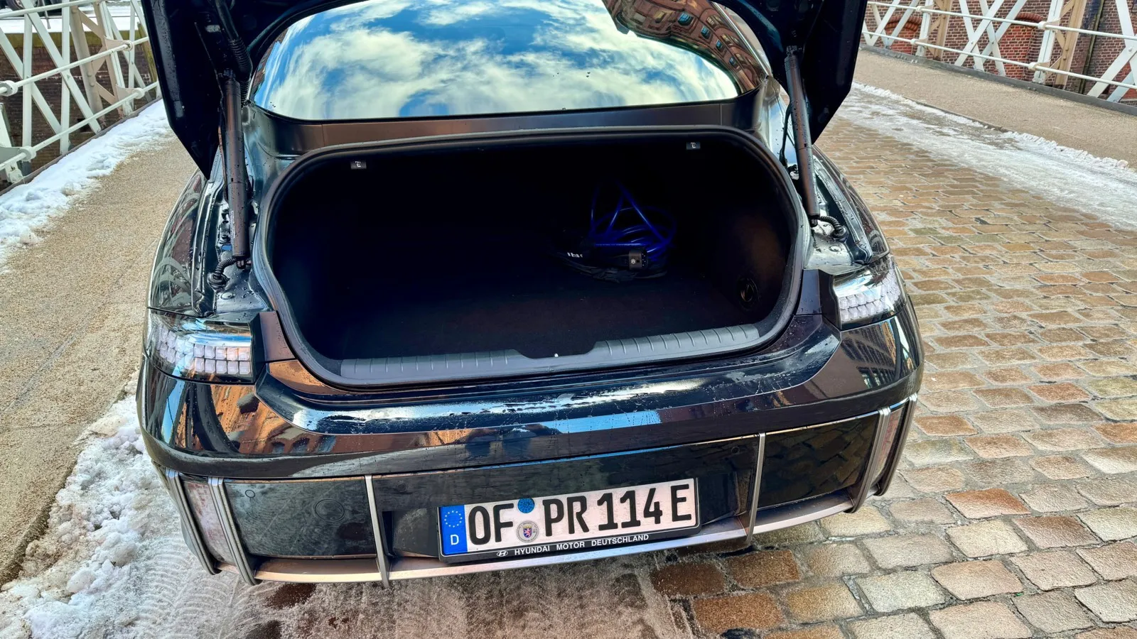 Im Kofferraum sieht das leider anders aus: 401 Liter sind für eine Limousine des Ioniq-6-Formats allenfalls durchschnittlich.