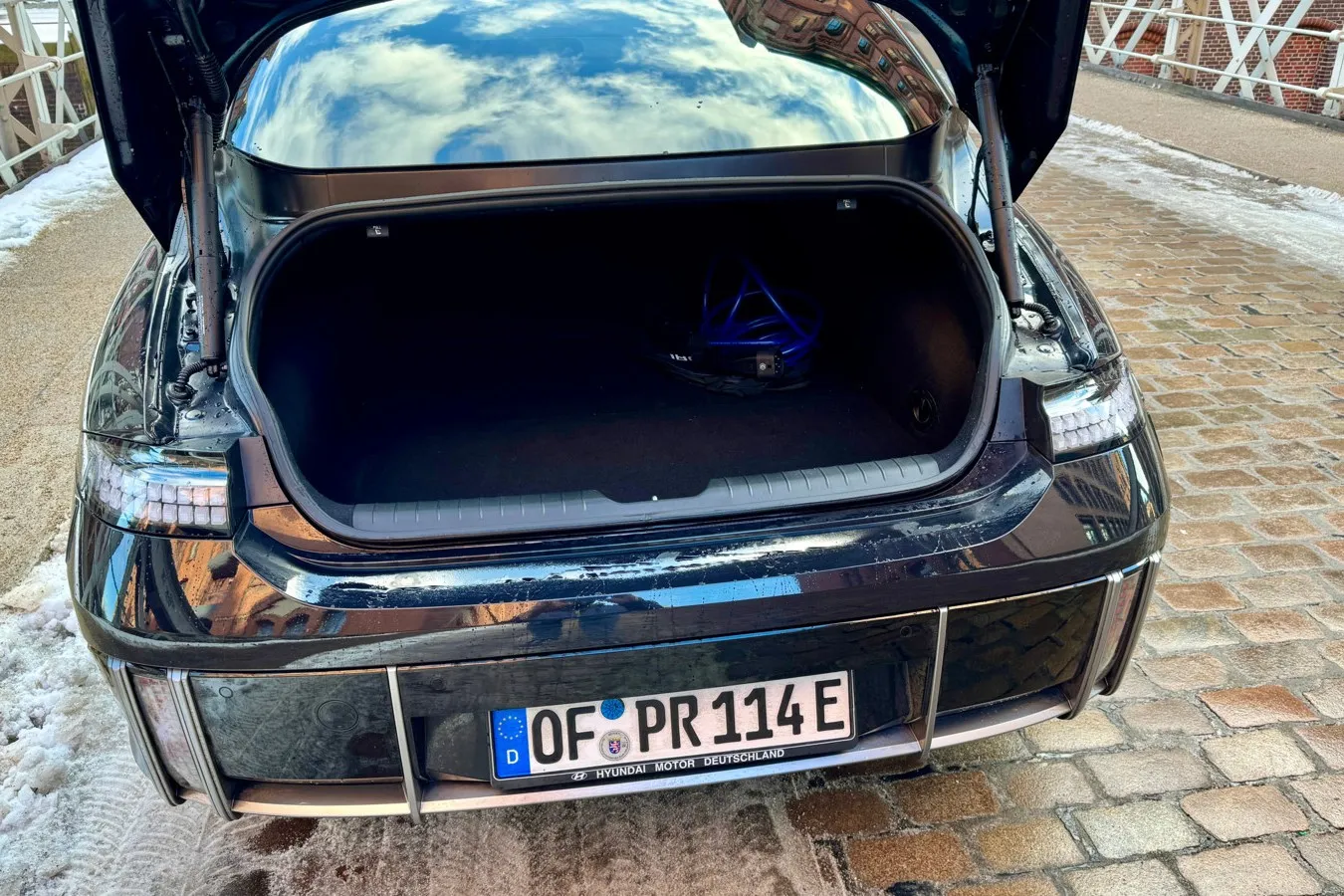 Im Kofferraum sieht das leider anders aus: 401 Liter sind für eine Limousine des Ioniq-6-Formats allenfalls durchschnittlich.