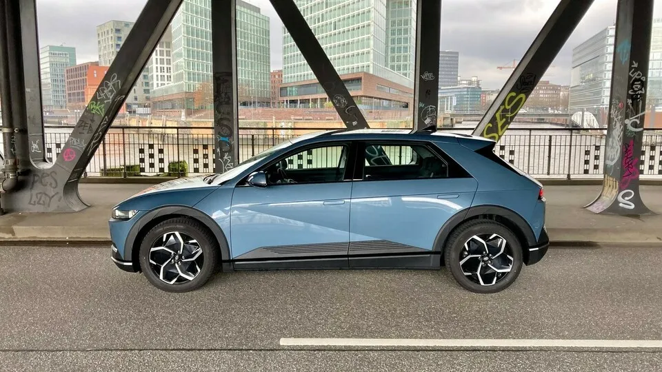 Sieht aus wie ein Kompakter, ist aber ein SUV: der vollelektrische Hyundai Ioniq 5.