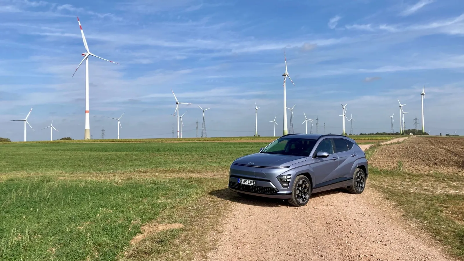 Stromer vor Windrädern: Der Hyundai Kona Elektro zählte in der Vergangenheit zu beliebtesten Flottenmodellen der Koreaner.