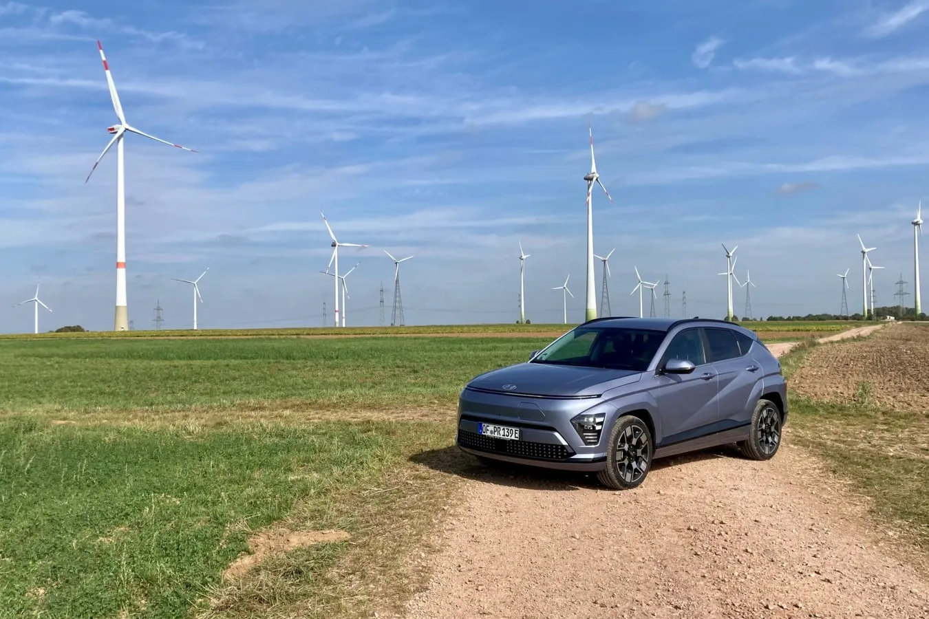Stromer vor Windrädern: Der Hyundai Kona Elektro zählte in der Vergangenheit zu beliebtesten Flottenmodellen der Koreaner.