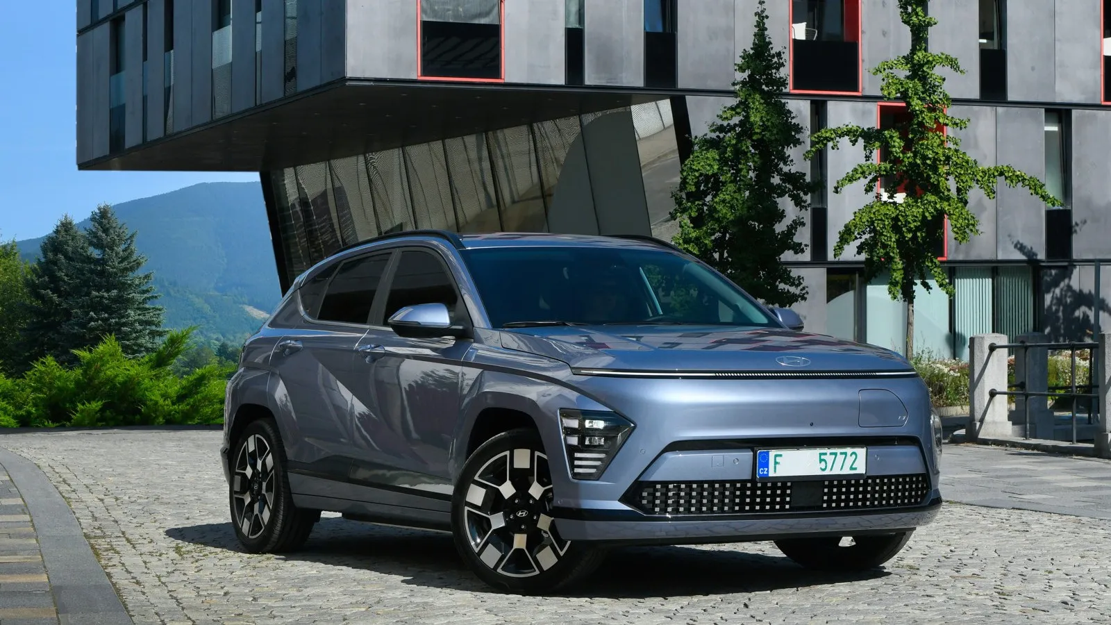 Hyundai Kona Elektro (218 PS): Schlusslicht in der Hitliste bilden die Elektro-SUVs von Hyundai. Beim 218 PS starken Kona EV fallen 1.177 Euro an Wartungskosten an …