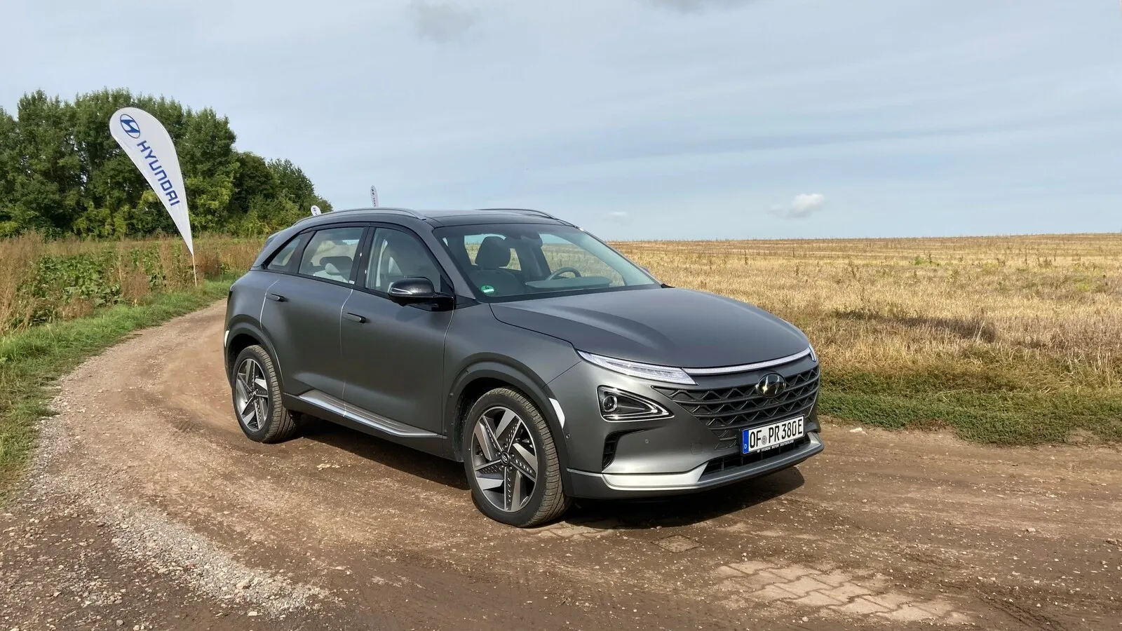 Hyundai ist einer von weltweit zwei Automobilkonzernen, die Brennstoffzellen-Fahrzeuge in Serie bauen. Das SUV lautet auf den Namen Nexo.