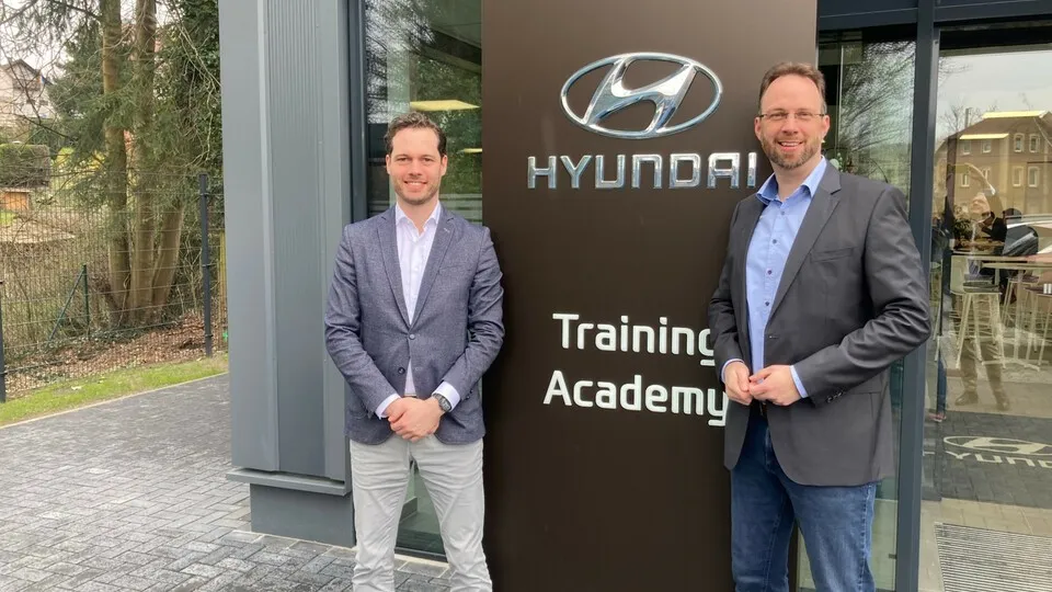Deep Dives beim Restwerte-Workshop in Hörsbach: die beiden Referenten Martin Weiss (DAT, l.) und Jan Rasmussen (Hyundai Motor Deutschland).