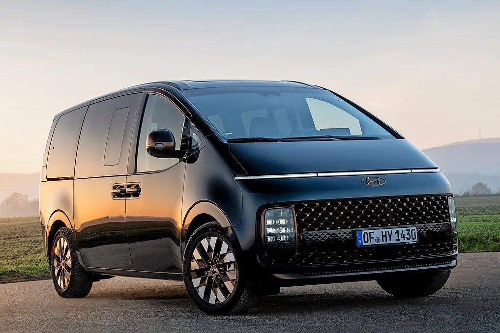 Platz 3 mit 49,6 Prozent Händlereinkaufswert: der Hyundai Staria 2.2 CRDi Signature.