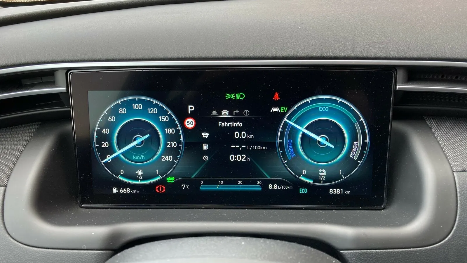 Das 10,25 Zoll große digitale Cockpit ist ab der zweiten Ausstattungslinie Select Serie.
