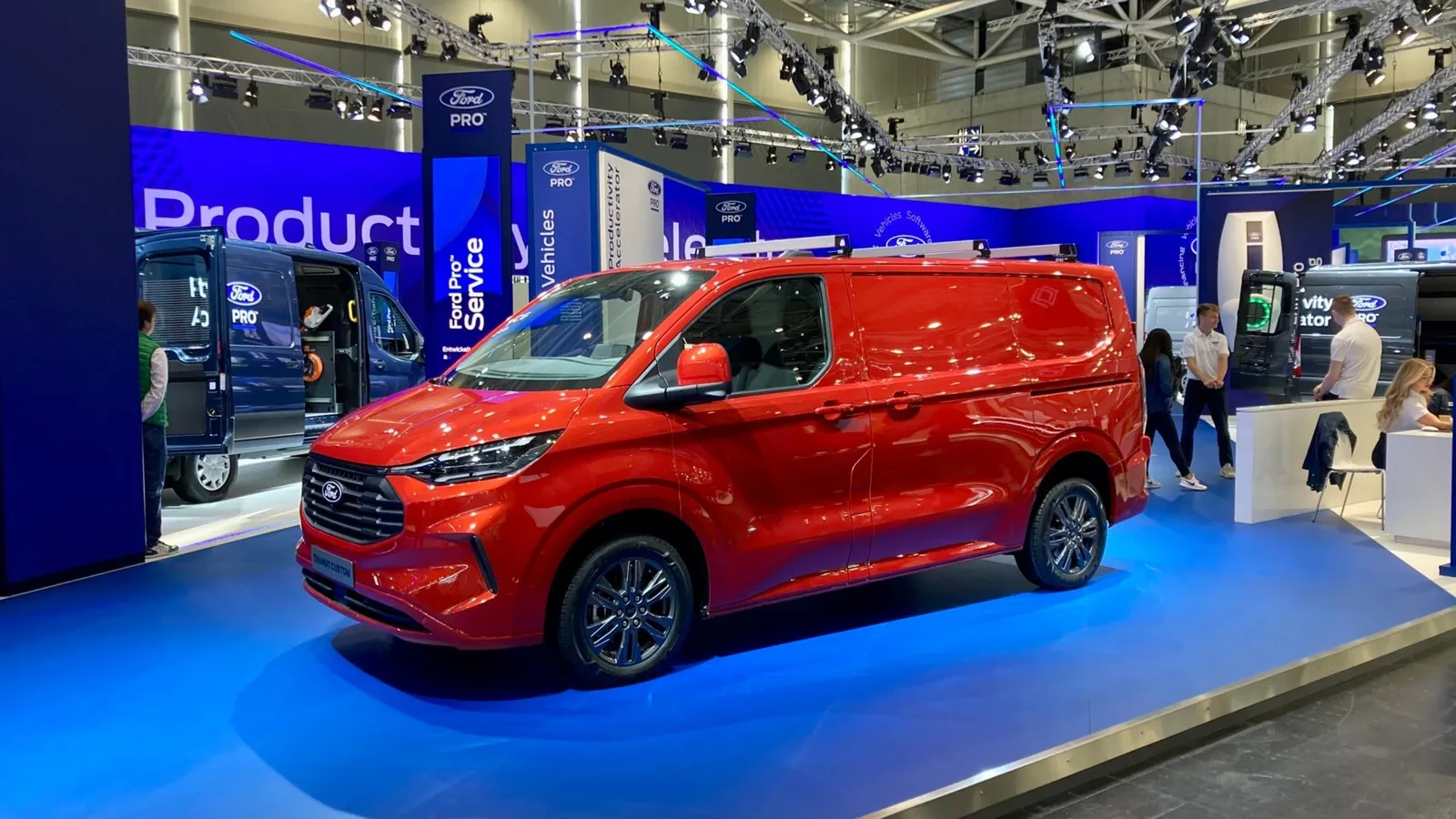 Den neuen Transit Custom brachte Ford übrigens auch mit konventionellen Verbrennern mit nach Hannover. Auch ein Plug-in-Hybrid ist wieder geplant.