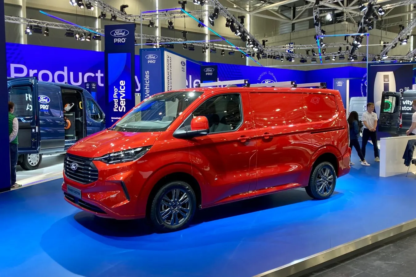 Den neuen Transit Custom brachte Ford übrigens auch mit konventionellen Verbrennern mit nach Hannover. Auch ein Plug-in-Hybrid ist wieder geplant.