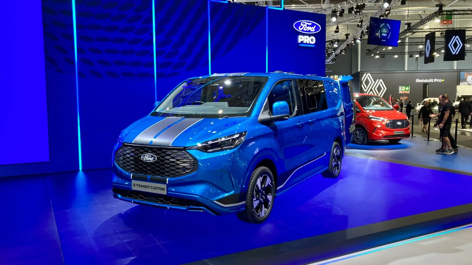 Elektro-Transporter wie der neue Ford E-Transit Custom standen auf der IAA in Hannover im Mittelpunkt.