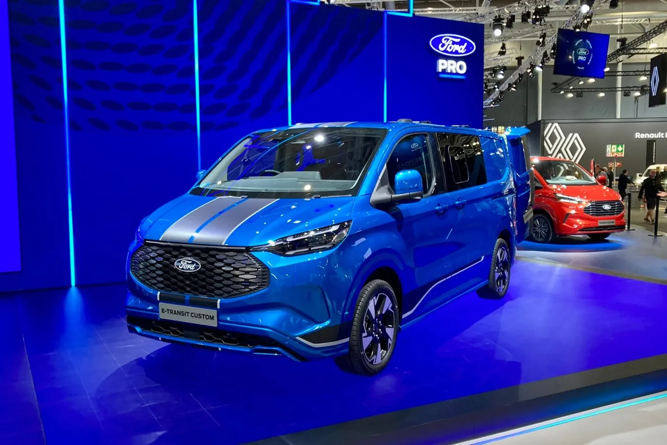 Elektro-Transporter wie der neue Ford E-Transit Custom standen auf der IAA in Hannover im Mittelpunkt.