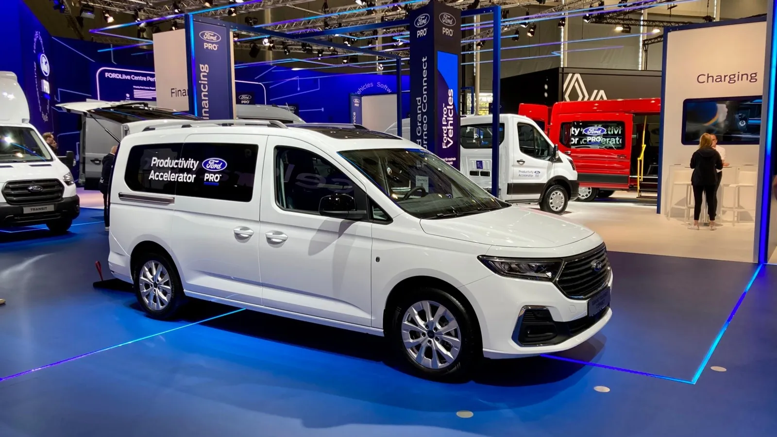 Ebenfalls bei Ford zu sehen: der neue Tourneo Connect. Er steht auf der Basis des …