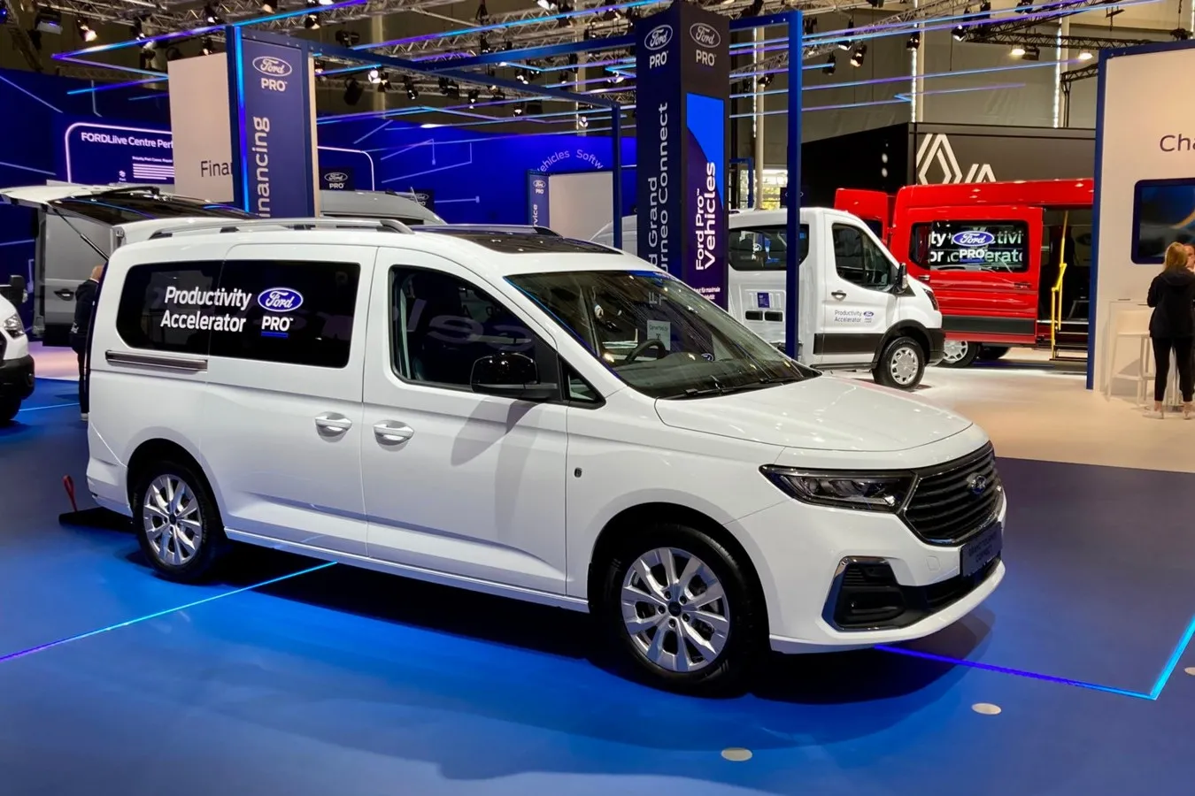 Ebenfalls bei Ford zu sehen: der neue Tourneo Connect. Er steht auf der Basis des …