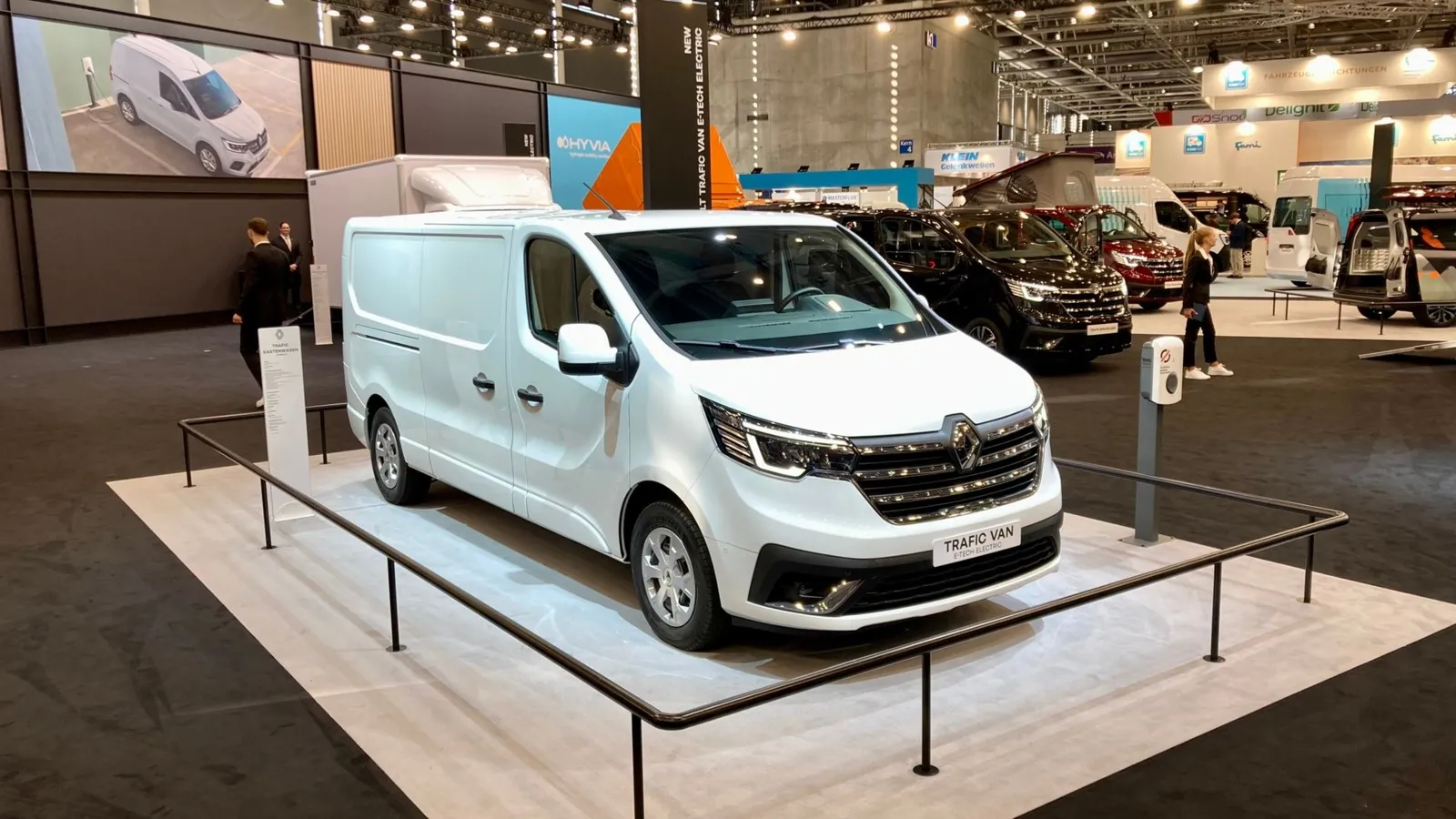 Mit der IAA-Premiere Trafic E-Tech Electric hat Renault jetzt in jedem Transporter-Segment eine Elektro-Variante im Programm.