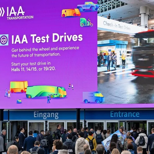 Die IAA Transportation 2026 bringt neue Nutzfahrzeuge, alternative Antriebe, digitale Flottenlösungen und autonome Konzepte nach Hannover.