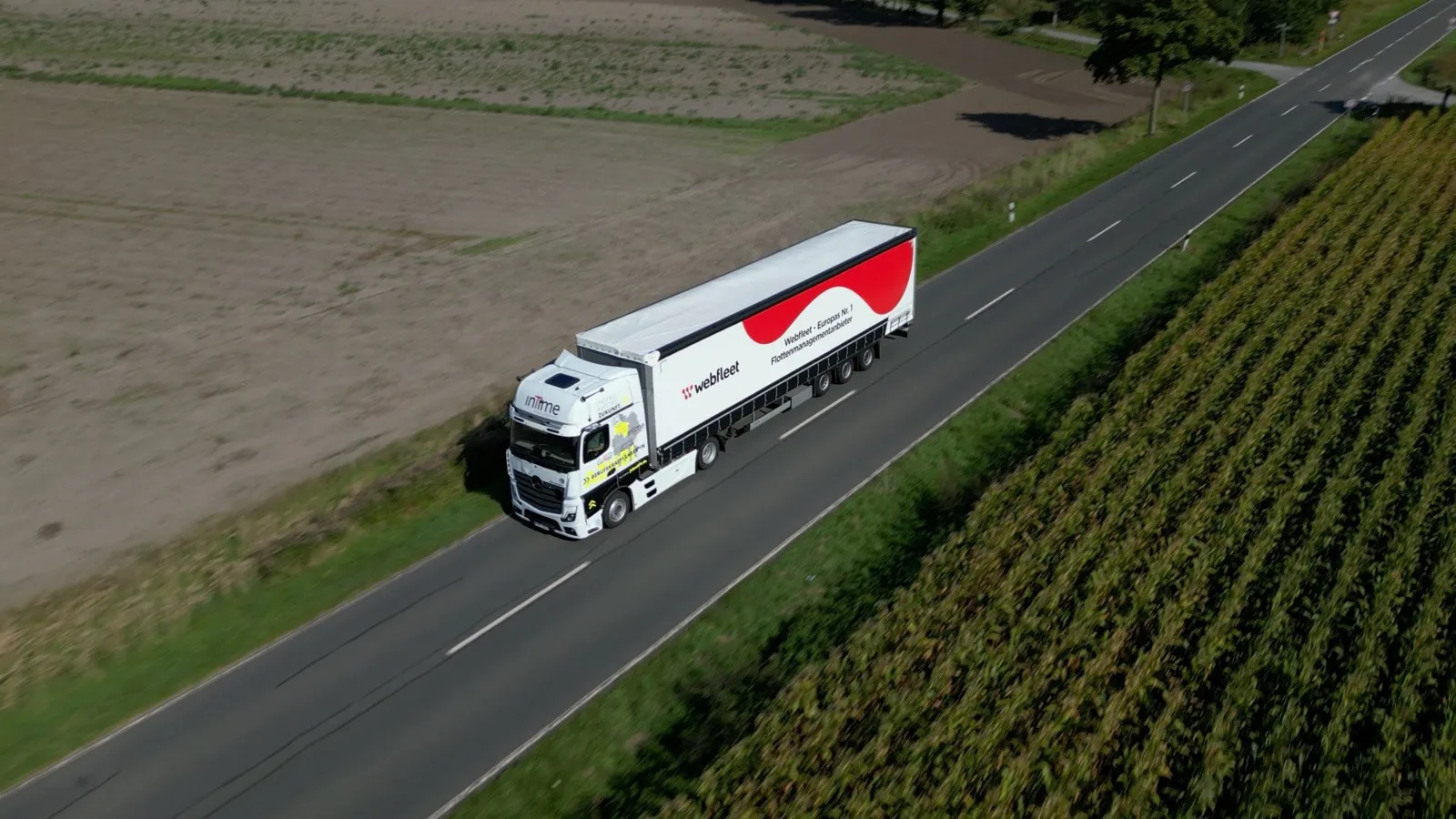 HVO100 als Brückentechnologie: Mit dem Einsatz von Biokraftstoffen für unplanbare Transporte zeigt das Unternehmen, dass nachhaltige Mobilität auch pragmatische Ansätze erfordert.