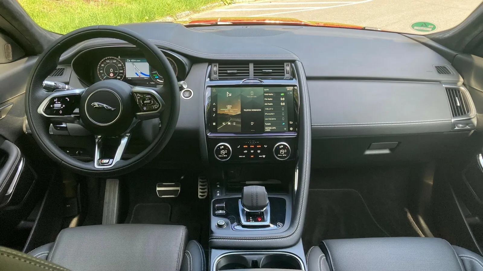 Innen gibt es mehr Neues. Dort hielt das Infotainmentsystem Pivi Einzug, inklusive nach außen gewölbtem 11,4-Zoll-Touchscreen.