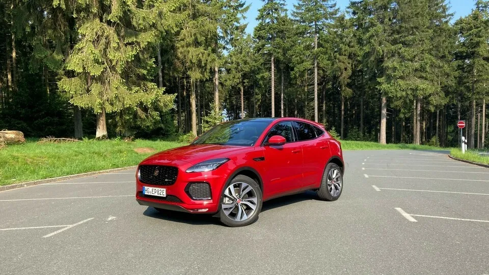 Optisch bringt das Facelift für den Jaguar E-Pace nur Detailänderungen mit.