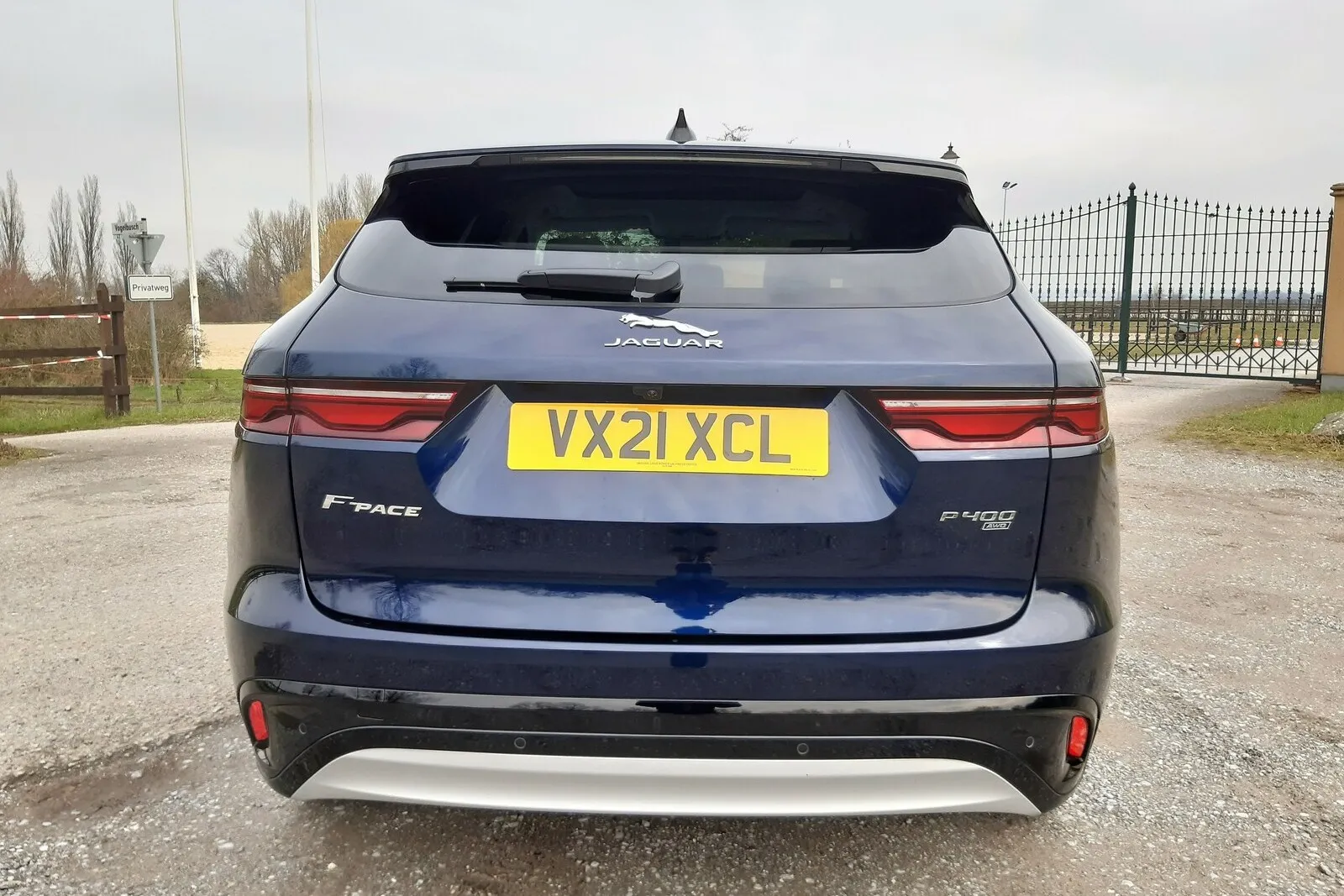 Mit dem P400 e PHEV zieht erstmals ein Plug-in-Hybrid bei Jaguar ein.