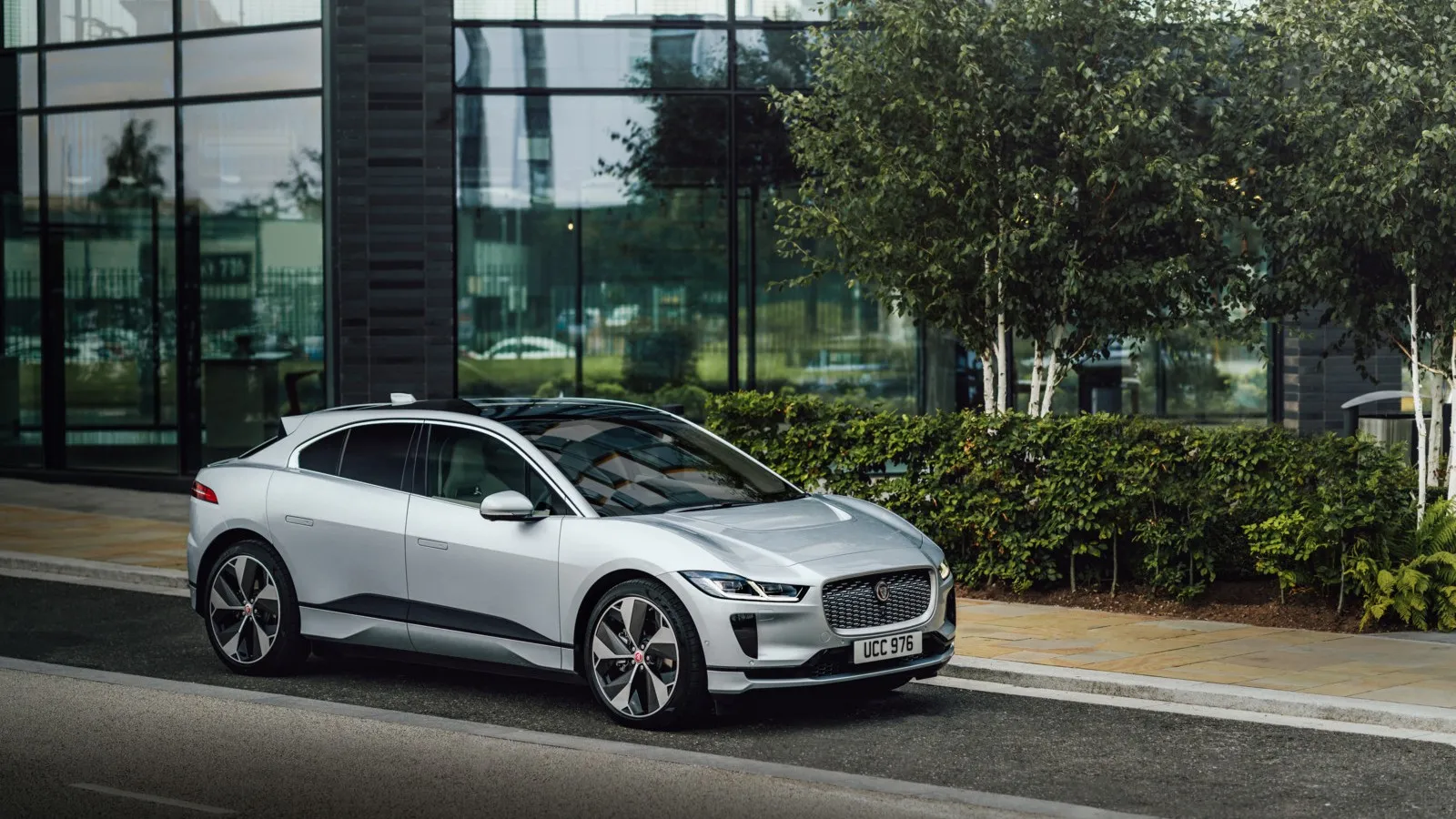Jaguar I-Pace EV 400 AWD: Für den 400-PS-Engländer auf Platz fünf fallen 1.271 Euro Wartungskosten an.