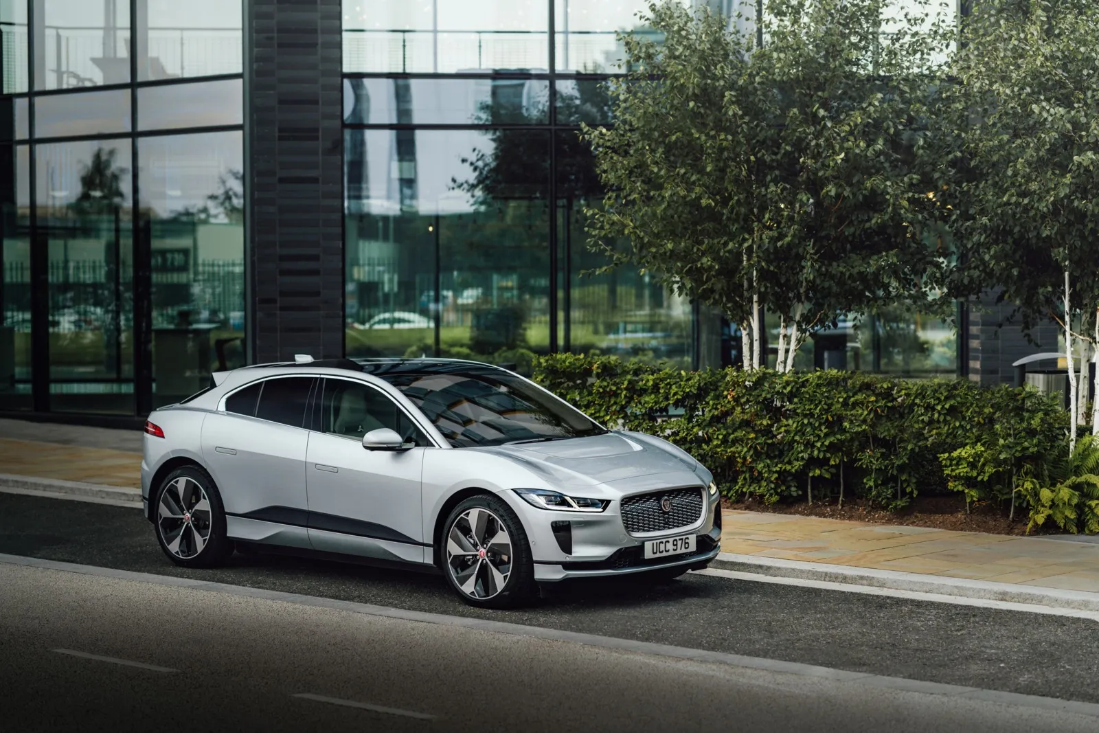Jaguar I-Pace EV 400 AWD: Für den 400-PS-Engländer auf Platz fünf fallen 1.271 Euro Wartungskosten an.