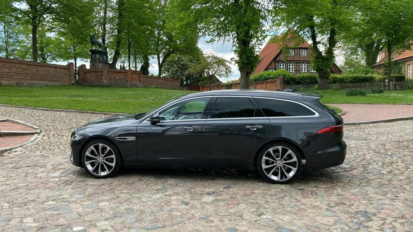 Der XF Sportbrake zählt zu den Kombis, die man für größere Transportaufgaben eigentlich gar nicht missbrauchen möchte.
