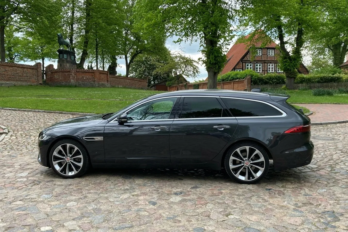 Der XF Sportbrake zählt zu den Kombis, die man für größere Transportaufgaben eigentlich gar nicht missbrauchen möchte.