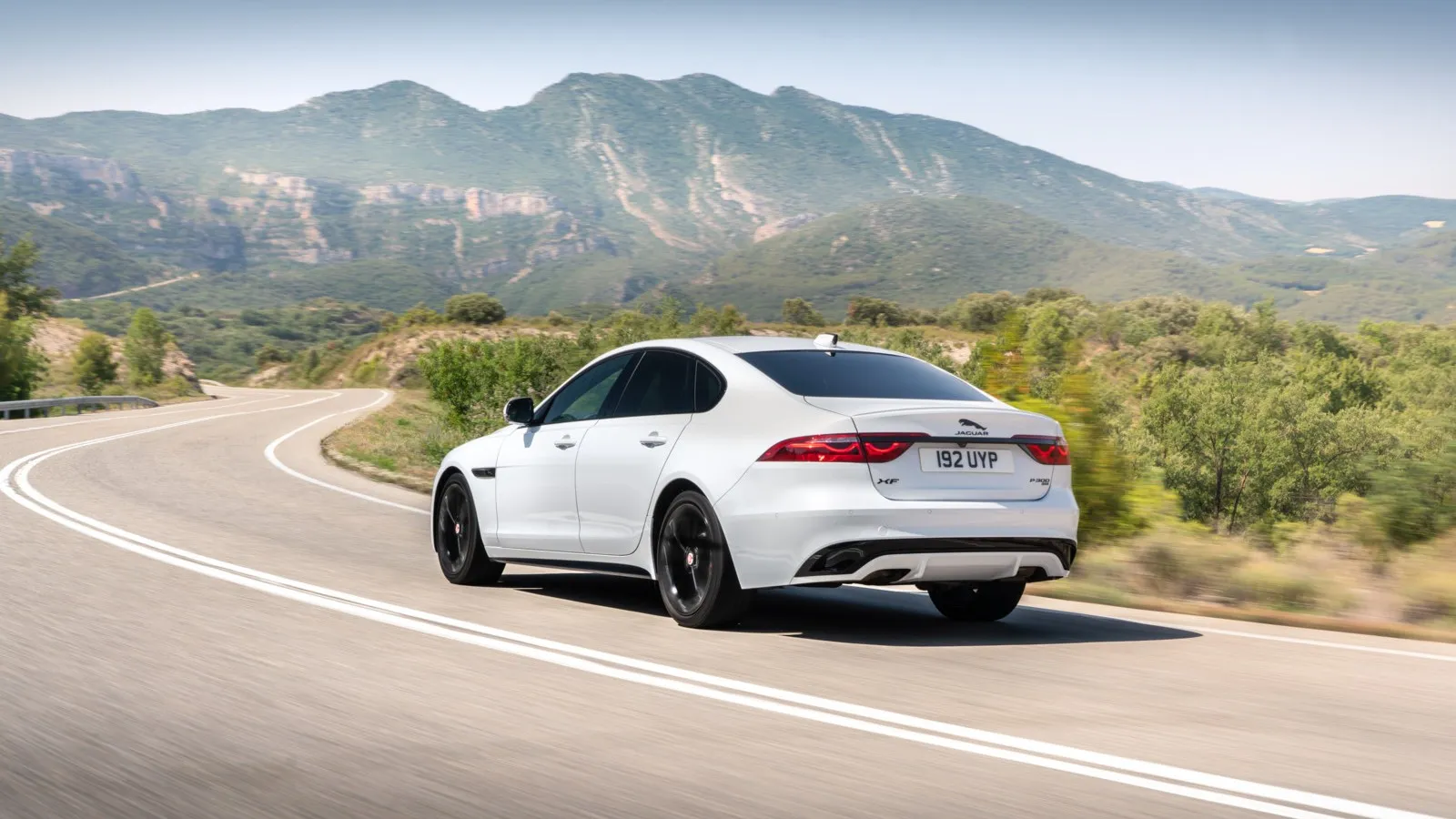 Jaguar XF D200 AWD: Platz zwei sichert sich die englische Limousine mit Wartungskosten von nicht ganz 3.170 Euro.