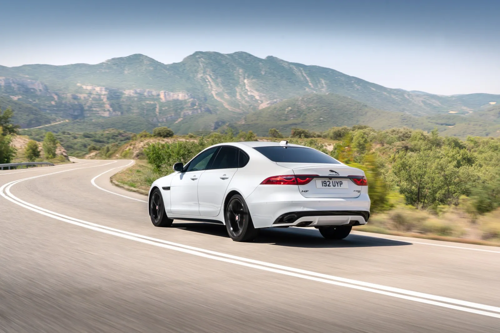 Jaguar XF D200 AWD: Platz zwei sichert sich die englische Limousine mit Wartungskosten von nicht ganz 3.170 Euro.