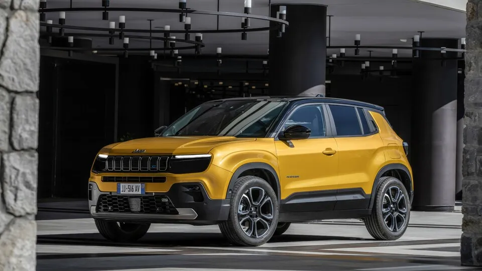 Ab rund 31.000 Euro wechselt er den Besitzer: der neue Elektro-Jeep Avenger.