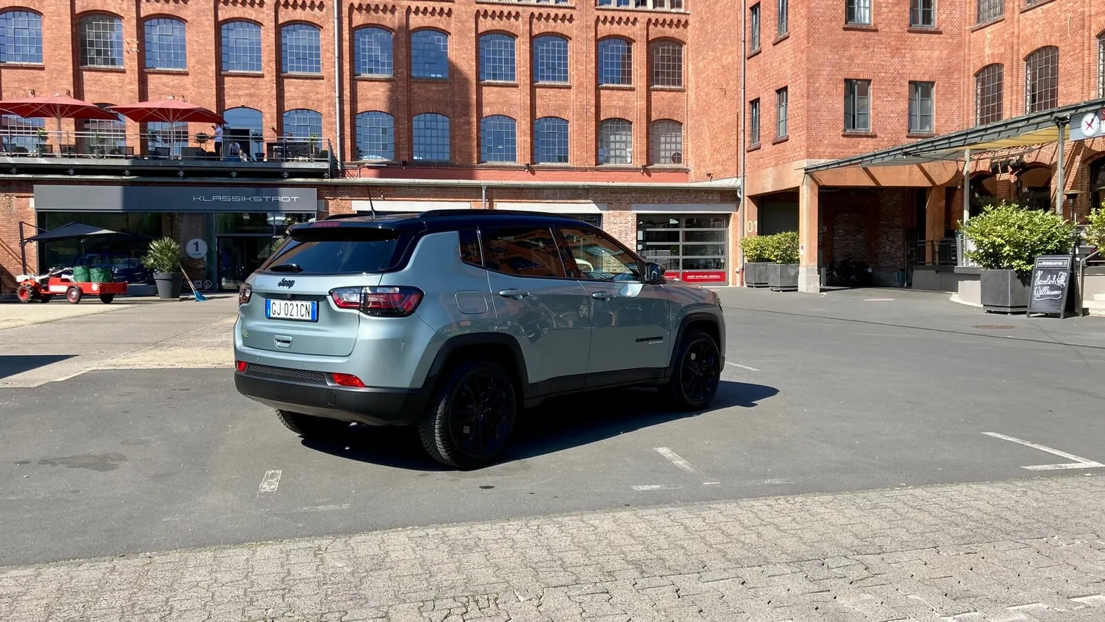Seit 2017 ist der Compass in Europa auf dem Markt, grundsätzlich ist Jeeps Kompakt-SUV also bekannt.