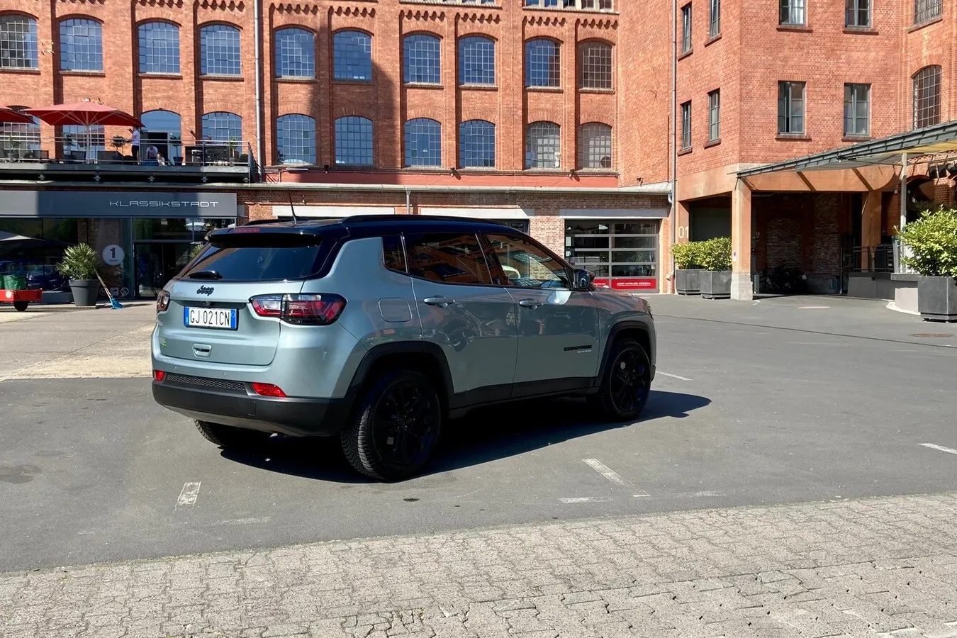 Seit 2017 ist der Compass in Europa auf dem Markt, grundsätzlich ist Jeeps Kompakt-SUV also bekannt.