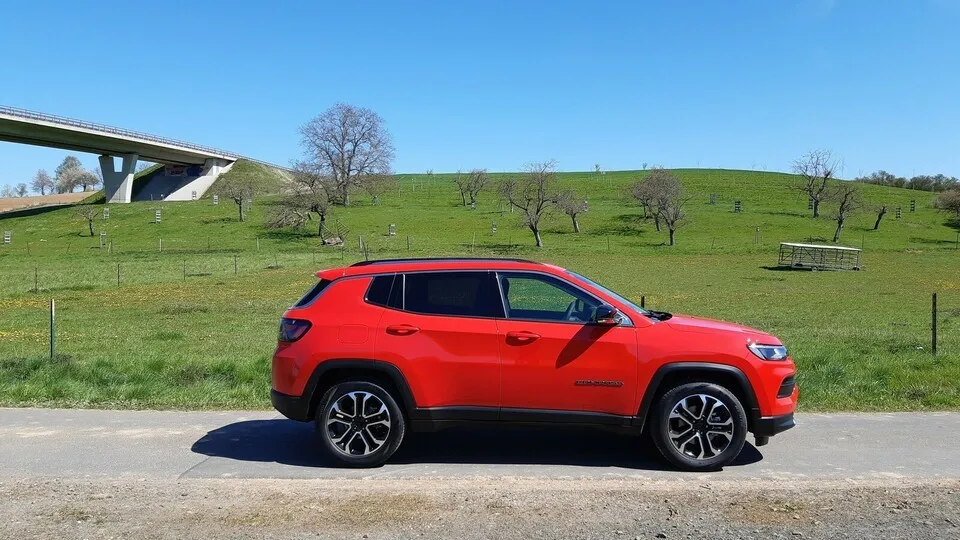 Die 2,64 Meter zwischen den Achsen des Jeep Compass sorgen für gute Platzverhältnisse.