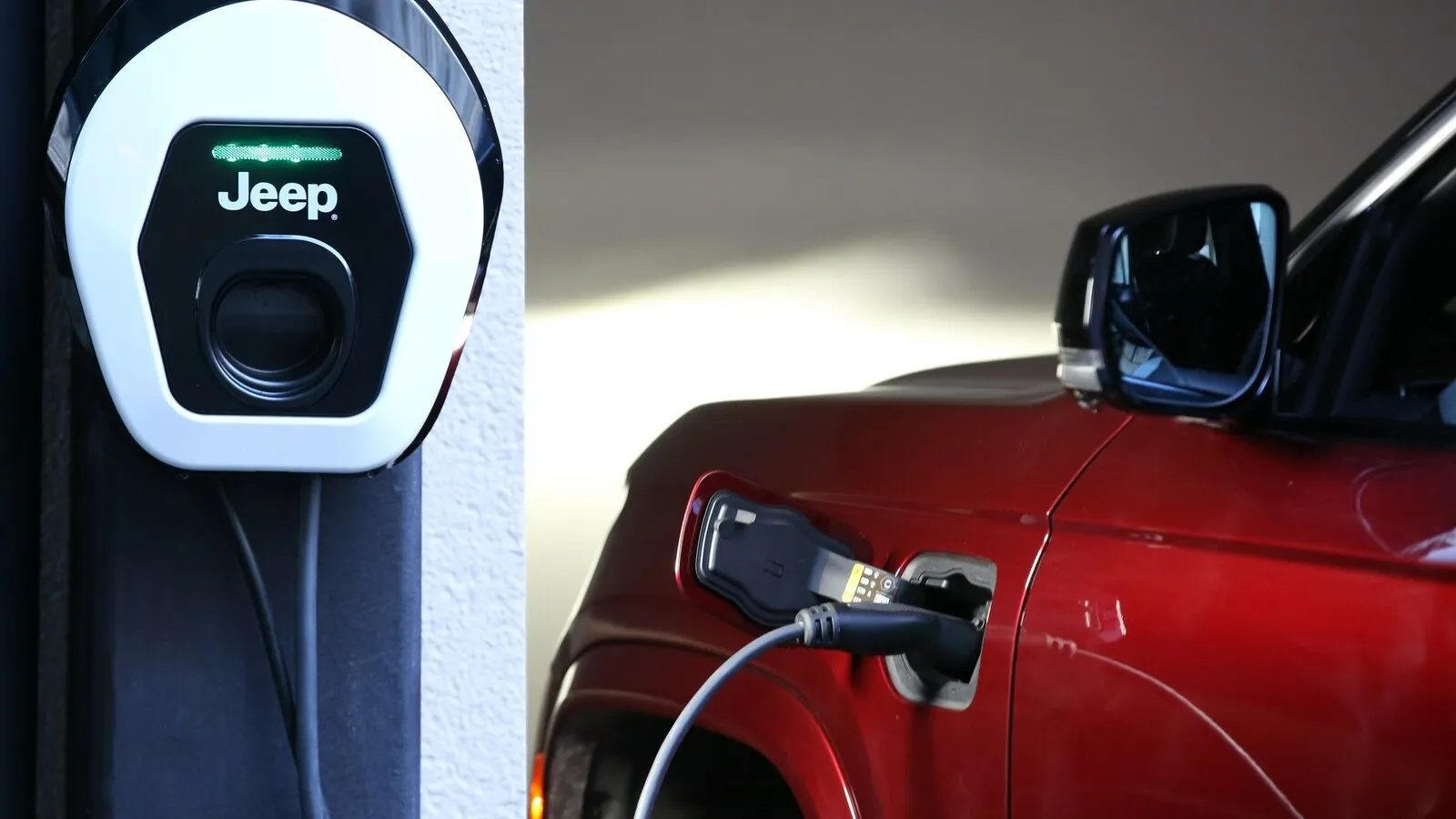 Einzige Grand-Cherokee-Motorisierung ist ein Plug-in-Hybrid mit 380 PS Systemleistung.