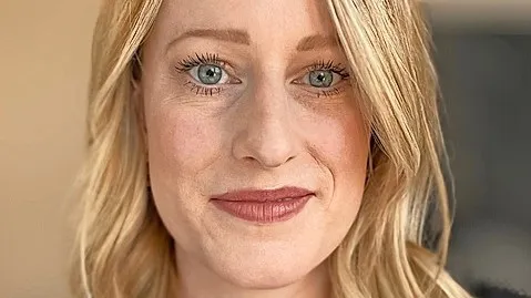 Christina Karl, Sales Managerin beim Versicherungsmakler Euroassekuranz:„Es gibt immer noch einen Wildwuchs an unterschiedlichen Deckungskonzepten für E-Fahrzeuge im Markt.“ Außerdem prognostiziert Karl: „Wir gehen davon aus, dass die Versicherer versuchen werden, das Prämienniveau für das Versicherungsjahr 2023 deutlich anzuheben.“