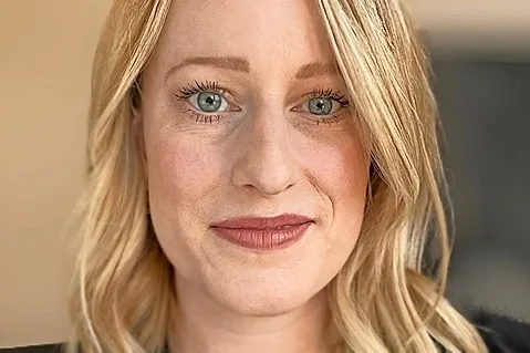 Christina Karl, Sales Managerin beim Versicherungsmakler Euroassekuranz:„Es gibt immer noch einen Wildwuchs an unterschiedlichen Deckungskonzepten für E-Fahrzeuge im Markt.“ Außerdem prognostiziert Karl: „Wir gehen davon aus, dass die Versicherer versuchen werden, das Prämienniveau für das Versicherungsjahr 2023 deutlich anzuheben.“