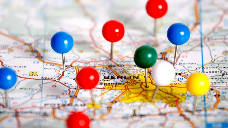 Beim privaten E-Auto-Bestand zeigen sich deutliche regionale Unterschiede. Besonders stark wächst die Quote aktuell in Schleswig-Holstein und Niedersachsen.
