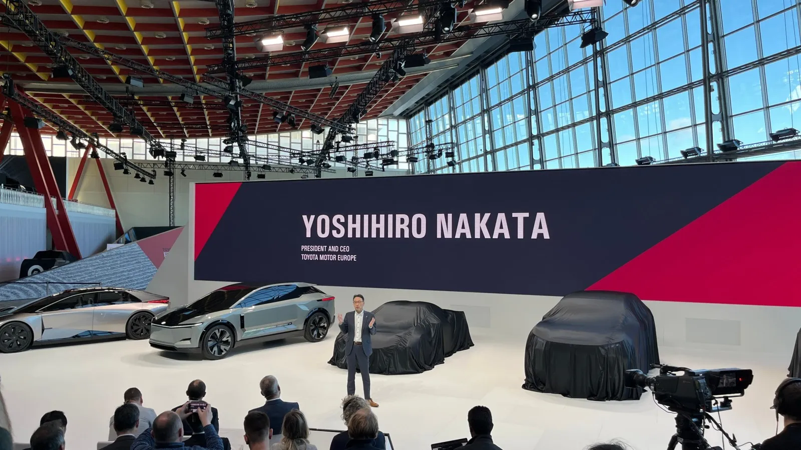 Yoshihiro Nakata (Präsident und CEO, Toyota Motor Europe) bestärkt Toyotas Ausrichtung hinsichtlich elektrifizierter, intelligenter und diverser Modellpaletten.