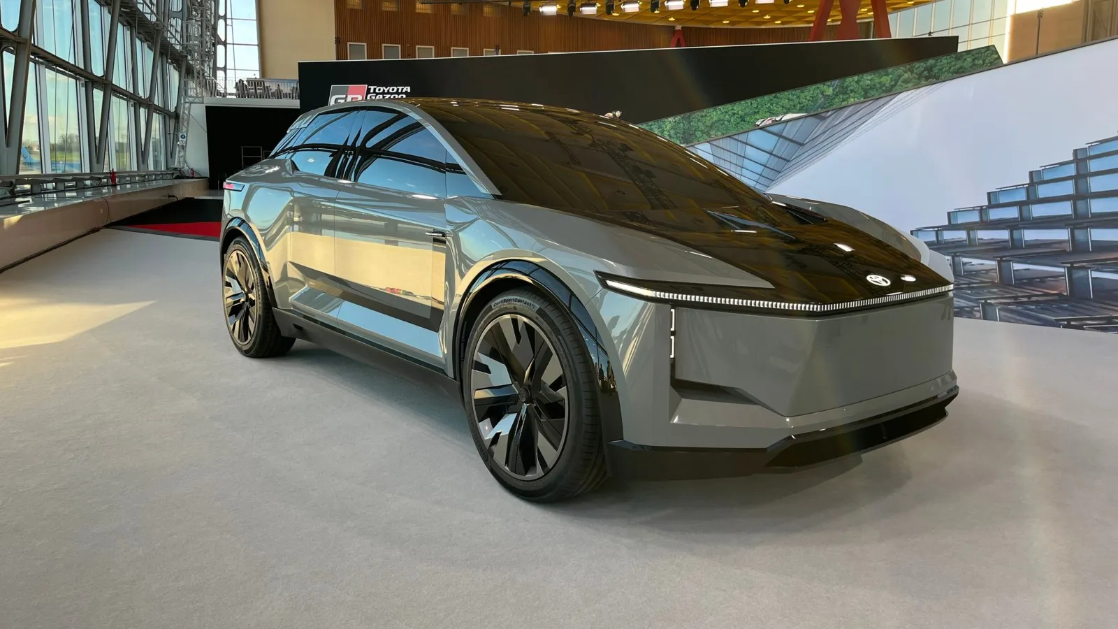 Die Elektroarchitektur sei auf geringes Gewicht und eine optimierte Aerodynamik ausgelegt und verspreche damit, Effizienz und Reichweite zu erhöhen.